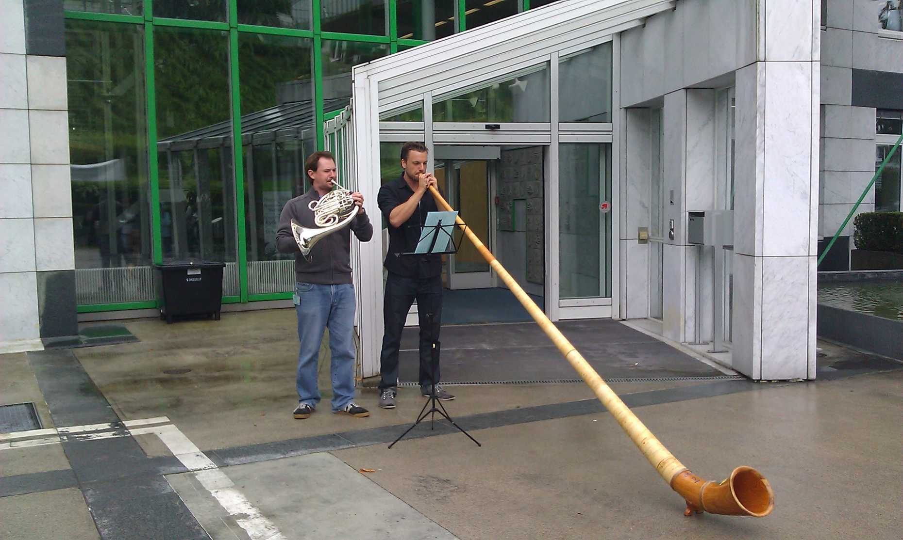 Enlarged view: Martin Kirchberger at blowing the alphorn